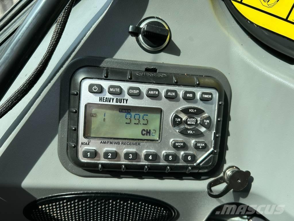 Bobcat T 450 スキッドステアローダー