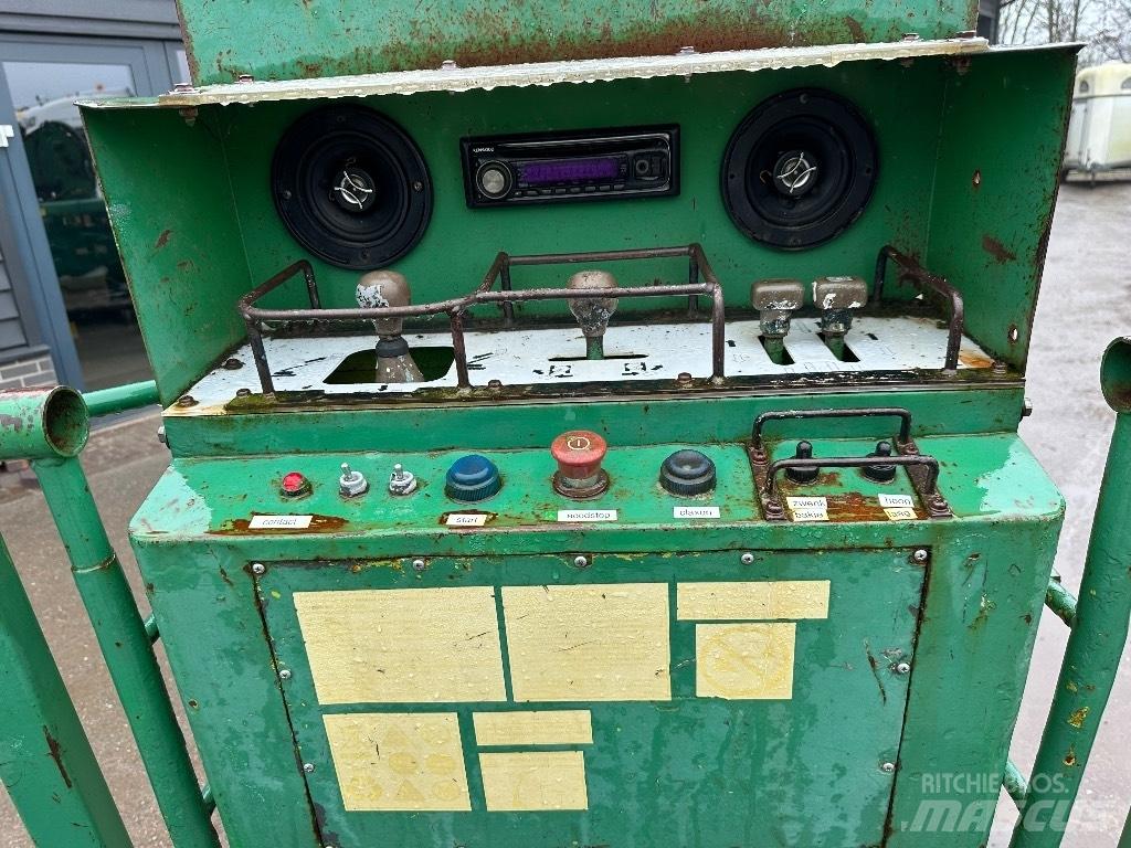 Hitachi HX 99 B ブームリフト　直伸型