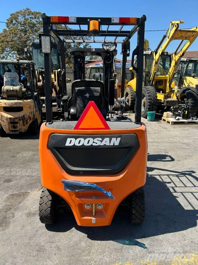 Doosan B 25 NS バッテリーフォークリフト