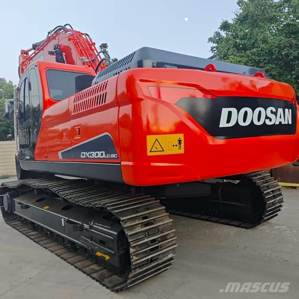 Doosan DX 300 LC 大型油圧ショベル12t以上（パワーショベル・ユンボ）