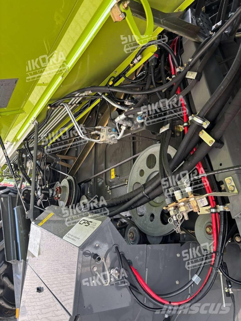 CLAAS Tucano 320 コンバイン