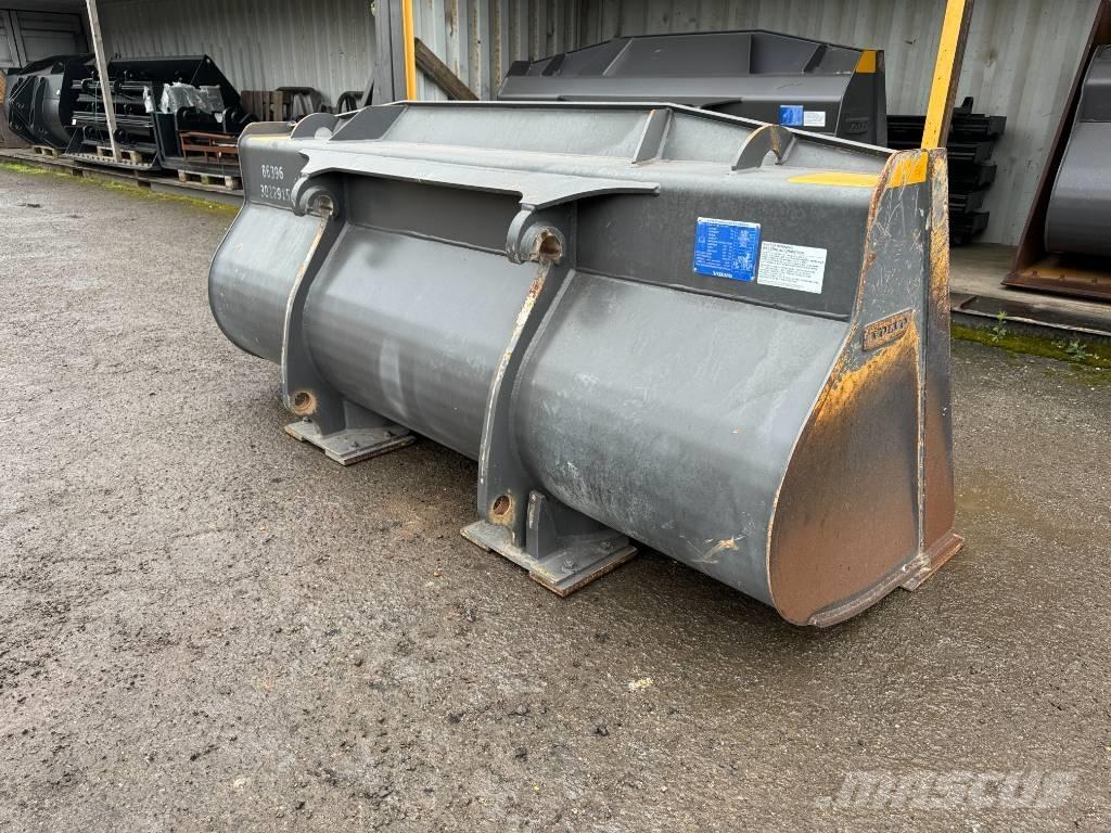 Volvo 1.6m Bucket バケット
