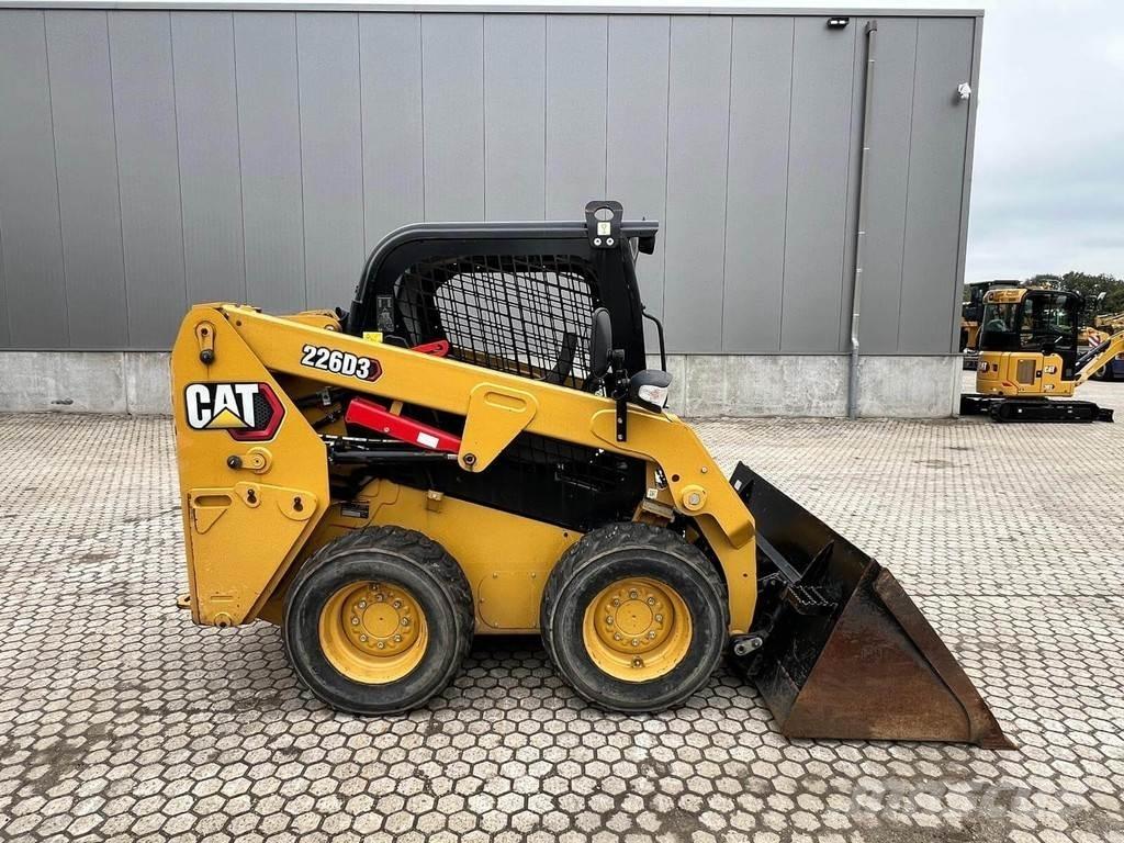 CAT 226D スキッドステアローダー