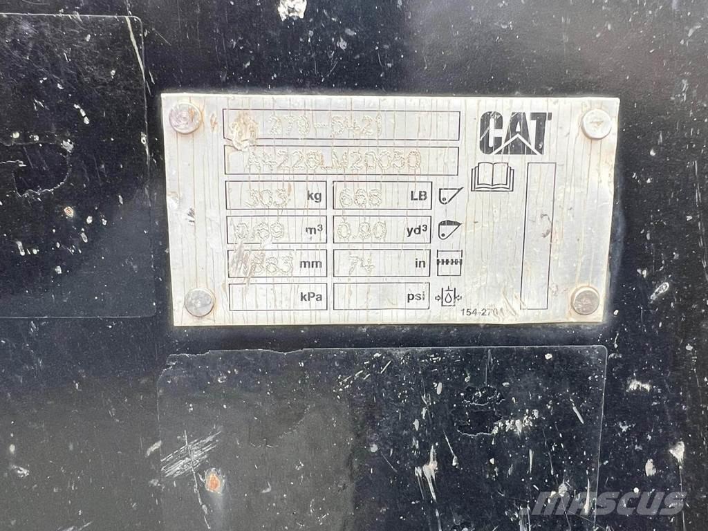 CAT 226D スキッドステアローダー