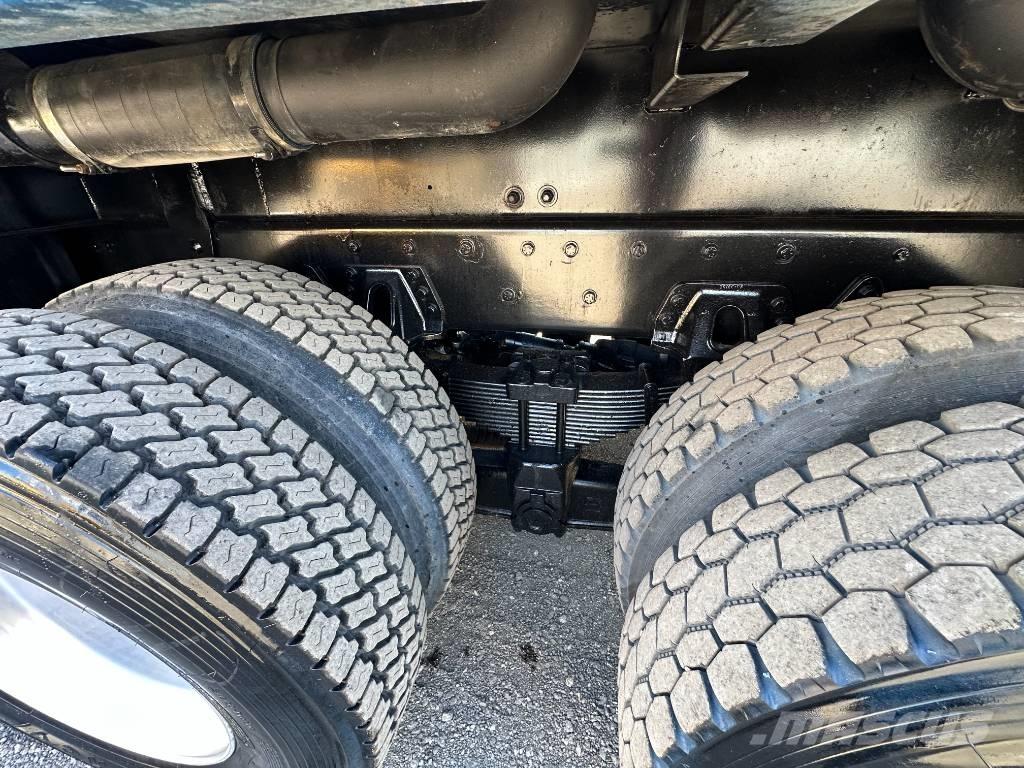 Freightliner 114 SD コンバイン／バキュームトラック