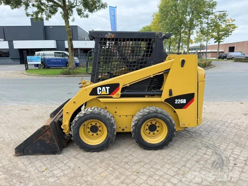 CAT 216B Turbo スキッドステアローダー
