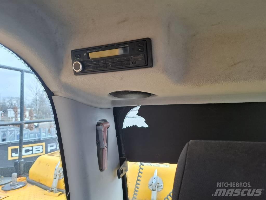 JCB JS 160 W ホイール式油圧ショベル（パワーショベル・ユンボ・バックホー）