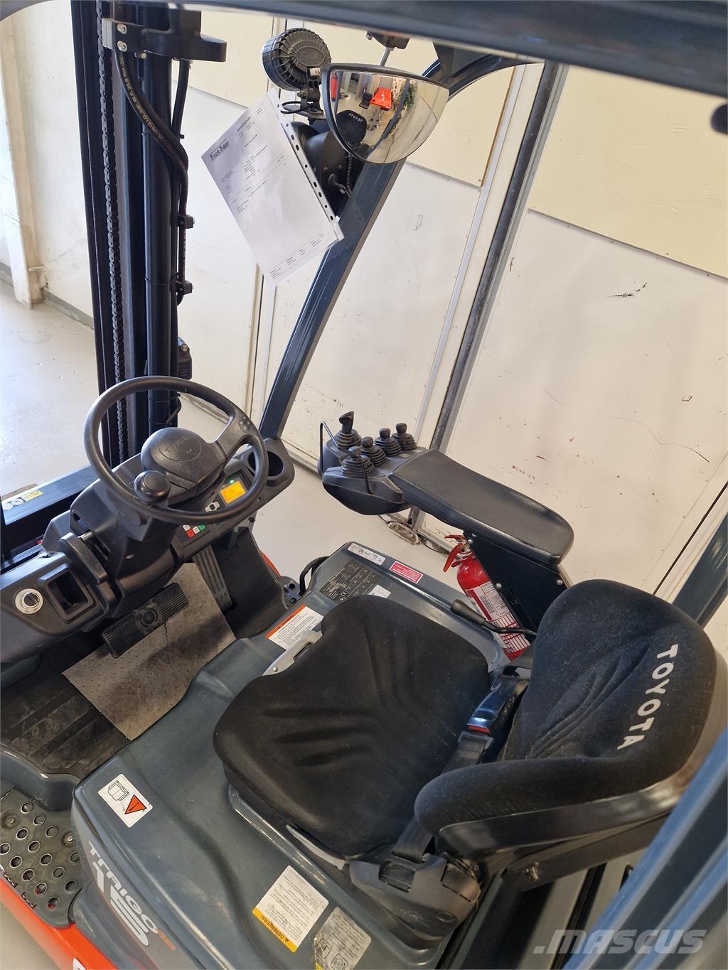 Toyota 8FBE15T バッテリーフォークリフト