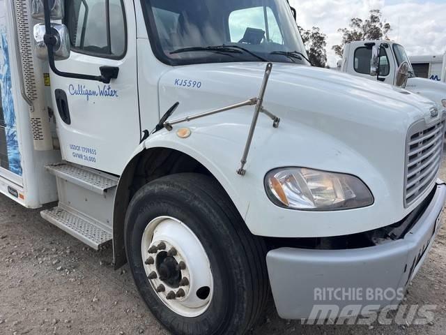 Freightliner M2 飲料運送車両