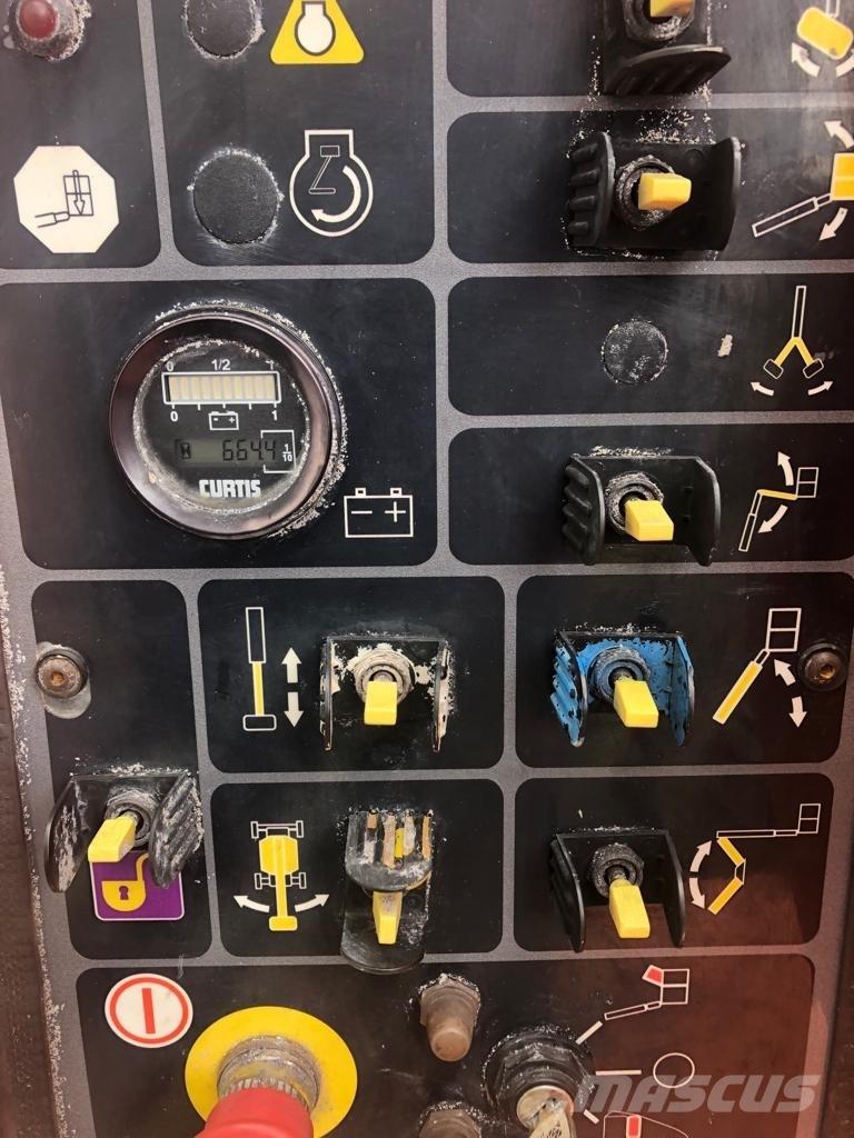 JLG E 450 AJ ブームリフト　屈伸型