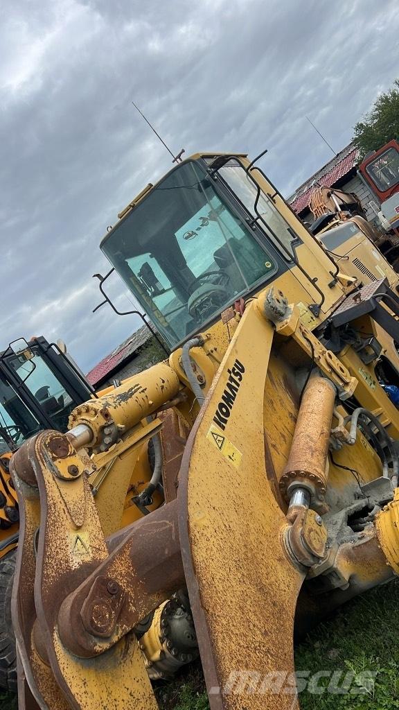 Komatsu WA 470-3H エンジン