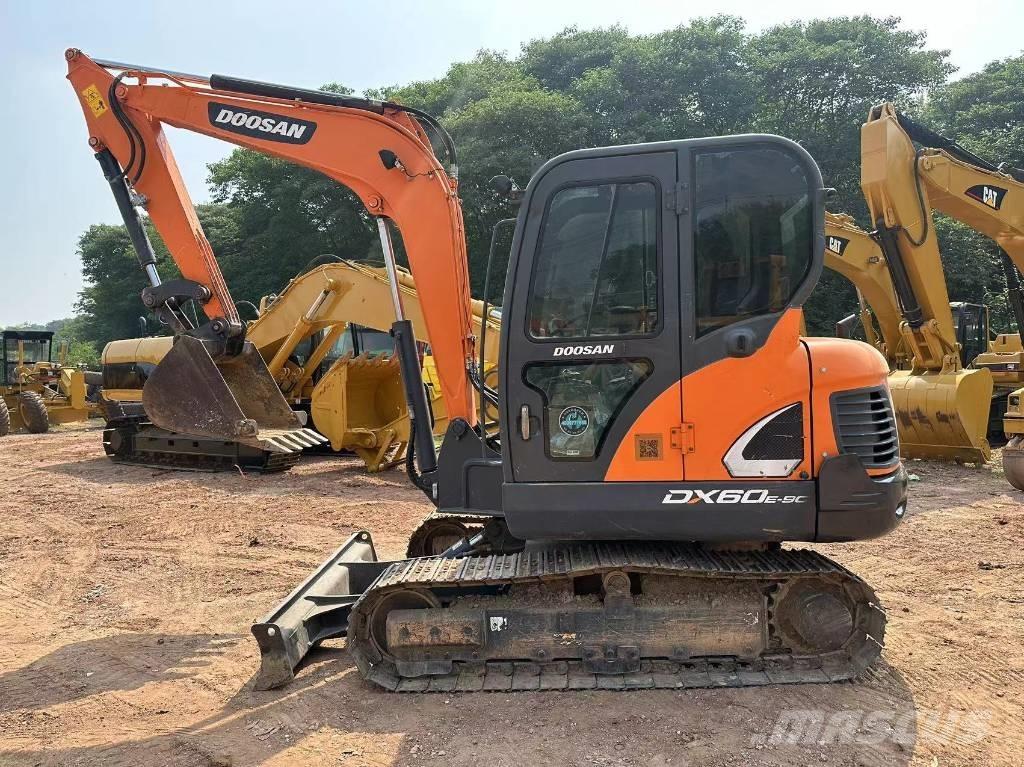 Doosan DX60 大型油圧ショベル12t以上（パワーショベル・ユンボ）