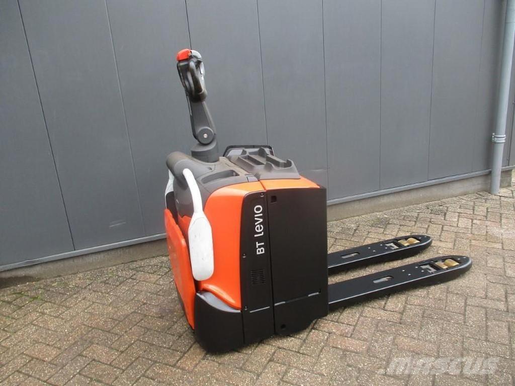 Toyota LPE200 ローリフトとプラットフォーム