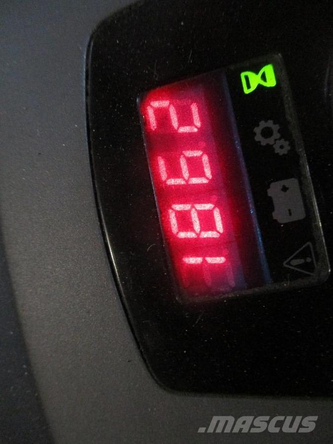 Toyota LPE200 ローリフトとプラットフォーム