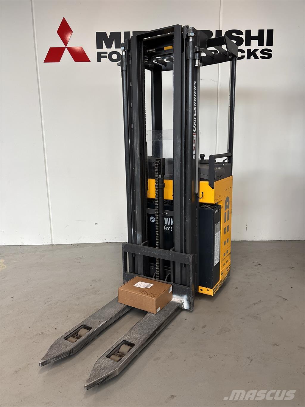 Atlet A160 自走式スタッカー