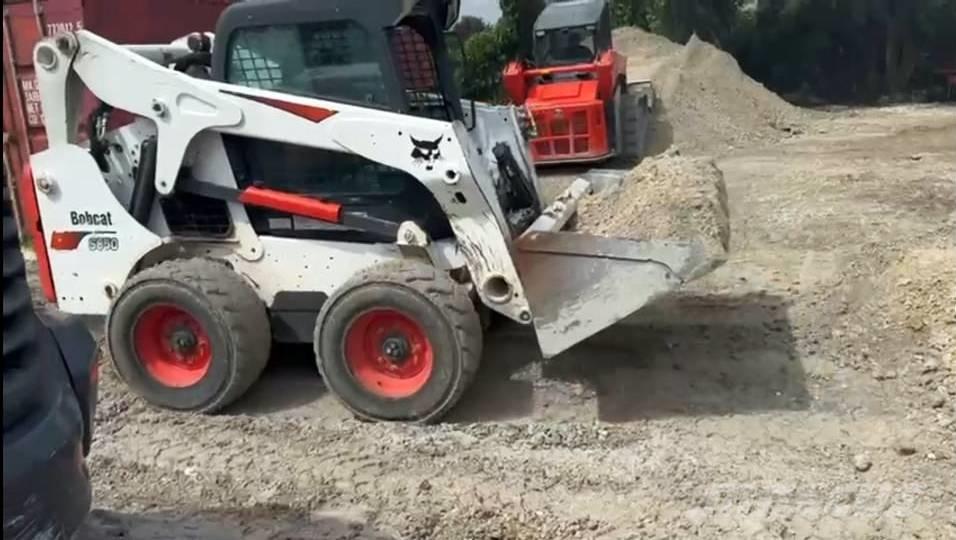 Bobcat S650 スキッドステアローダー