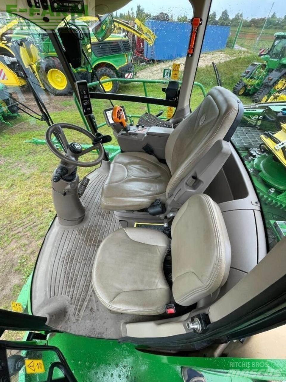 John Deere 8600 自走式フォレージハーベスター