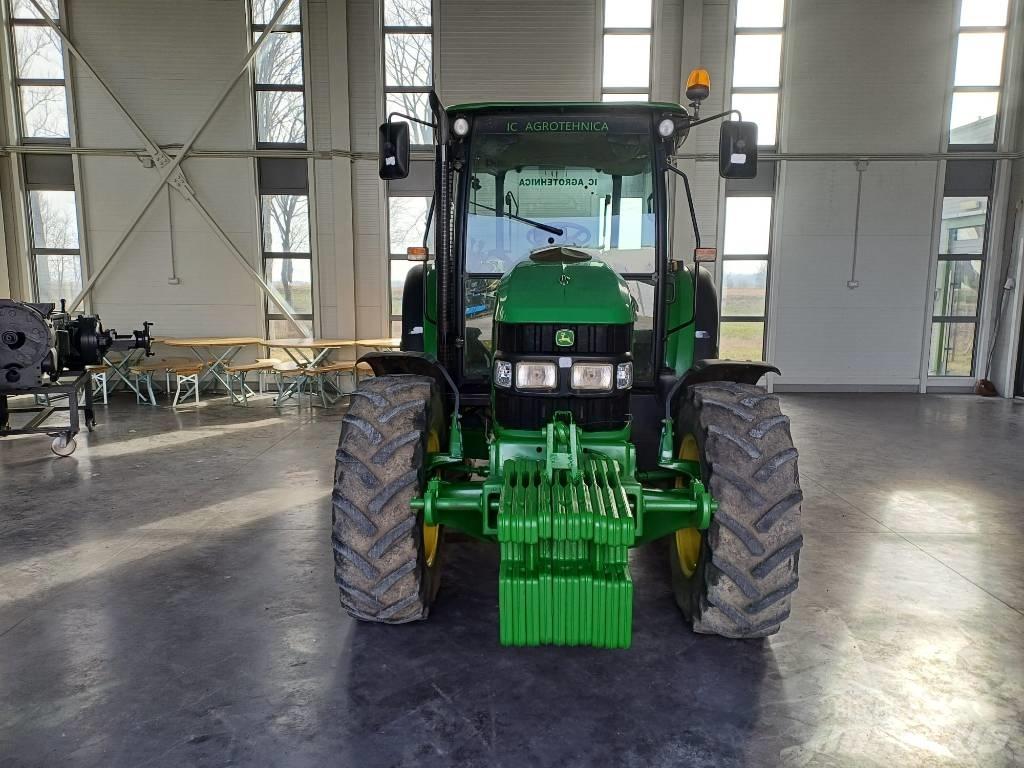 John Deere 5100 R トラクター