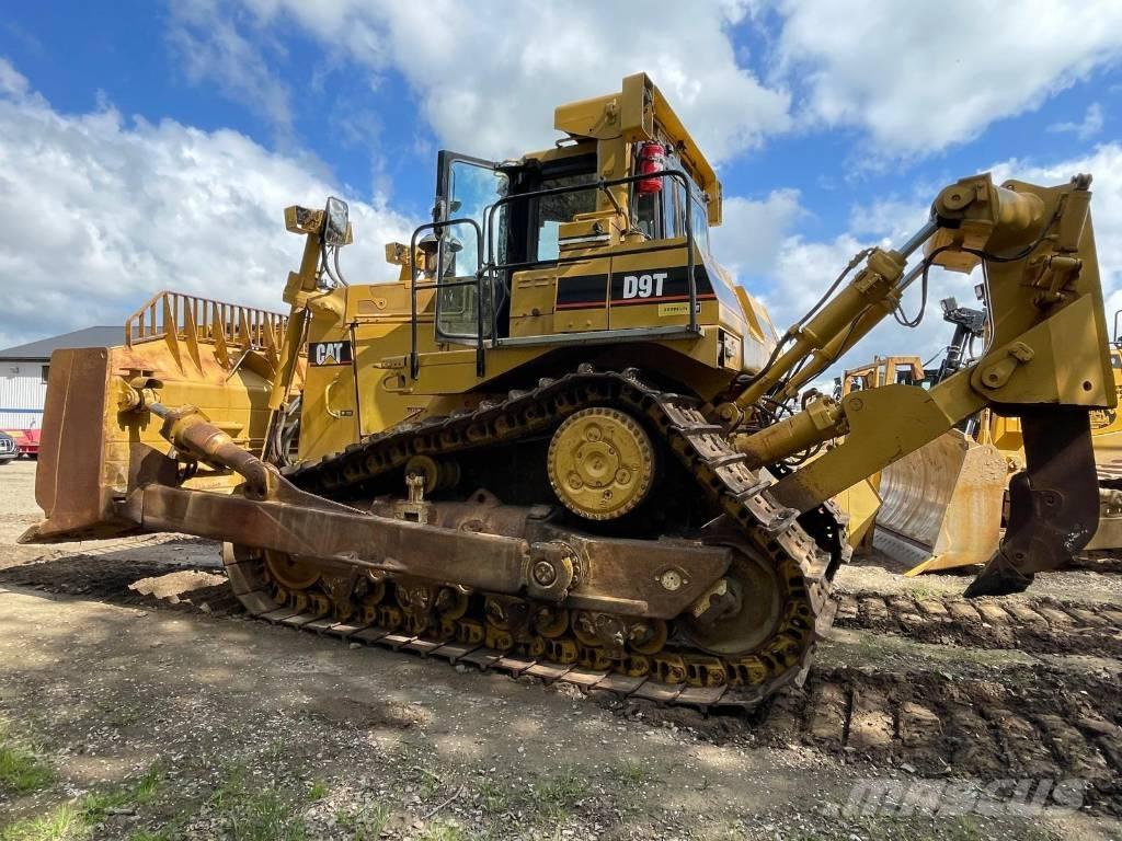CAT D 9 T ブルドーザー