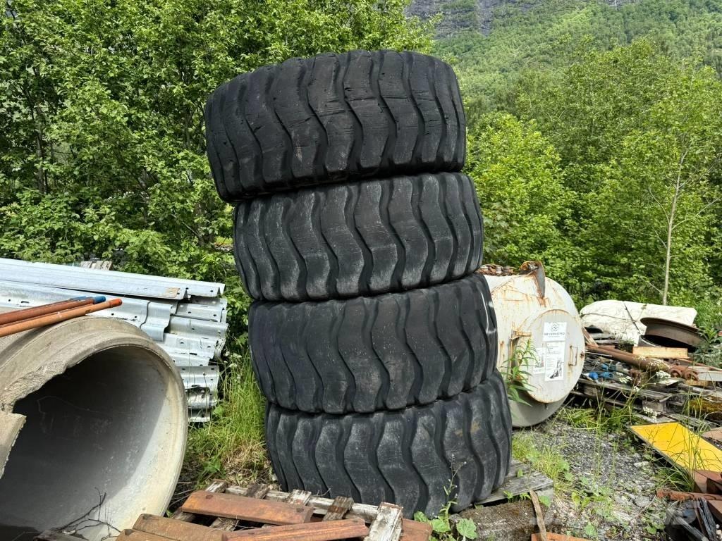 Goodyear 23,5R25 タイヤ、ホイル、リム
