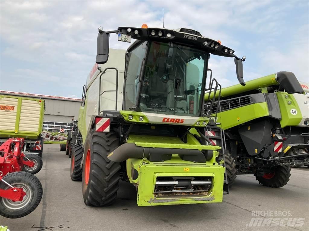 CLAAS Trion 520 コンバイン
