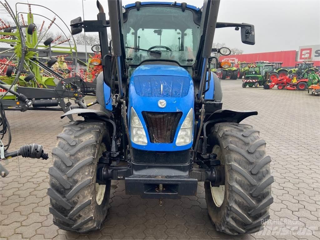New Holland T 4.95 トラクター