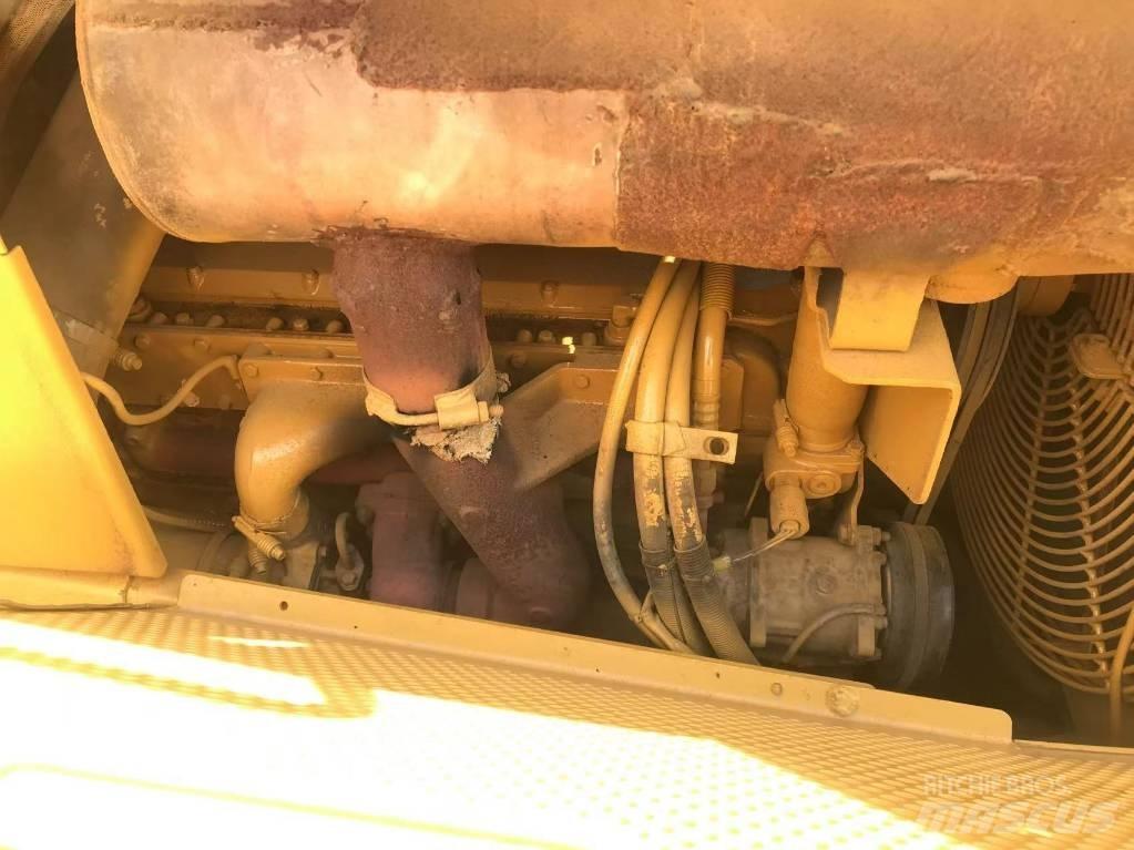 CAT D 6 G ブルドーザー