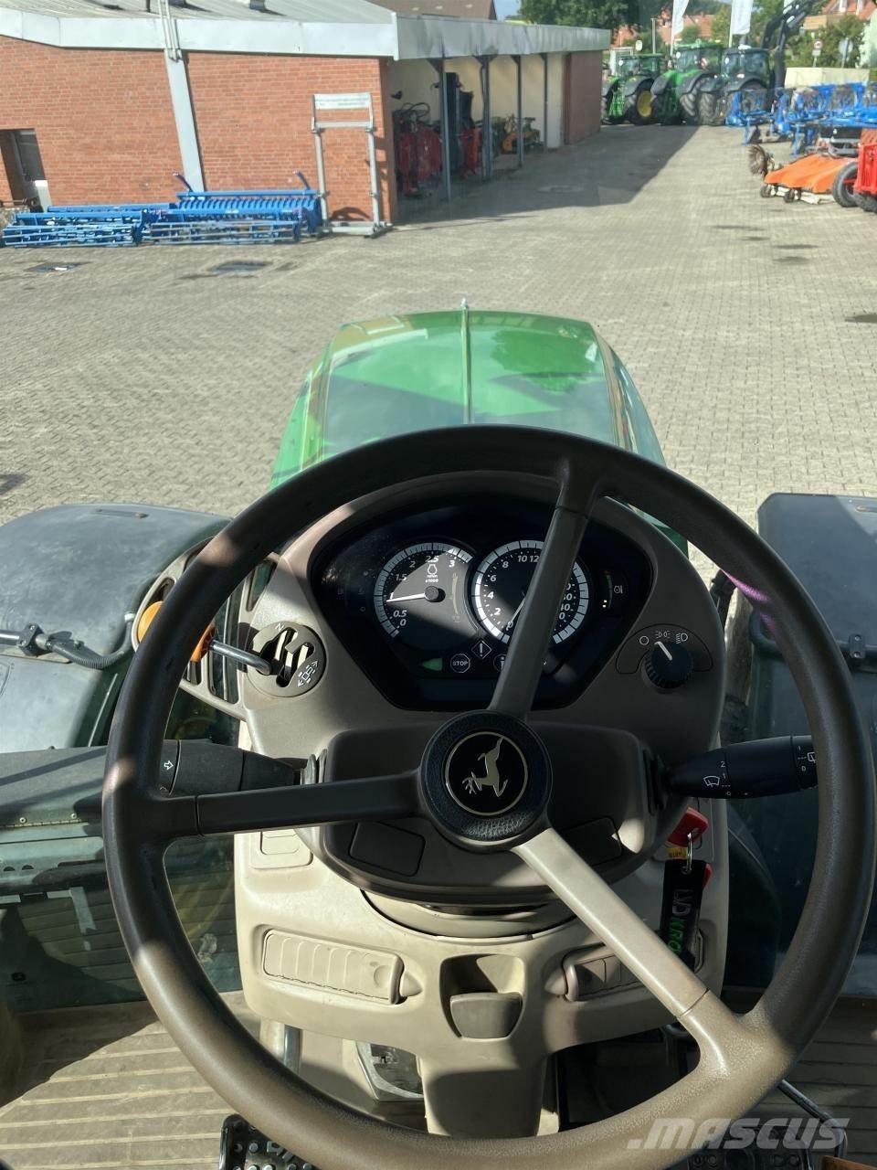 John Deere 6155R トラクター