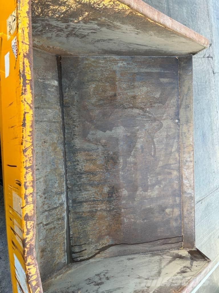 JCB 9T サイト　ダンプ