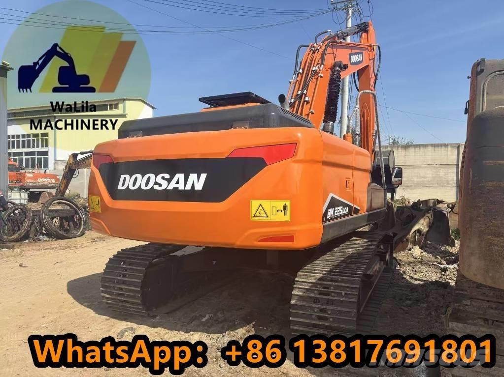 Doosan DX 225 LCA 大型油圧ショベル12t以上（パワーショベル・ユンボ）