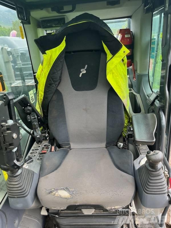 Komatsu PC 170 LC-11 大型油圧ショベル12t以上（パワーショベル・ユンボ）