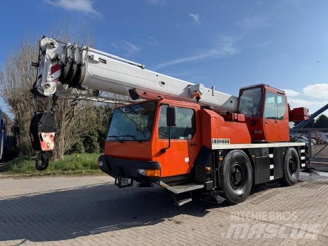 Liebherr LTM 1030-2 オールテレーンクレーン