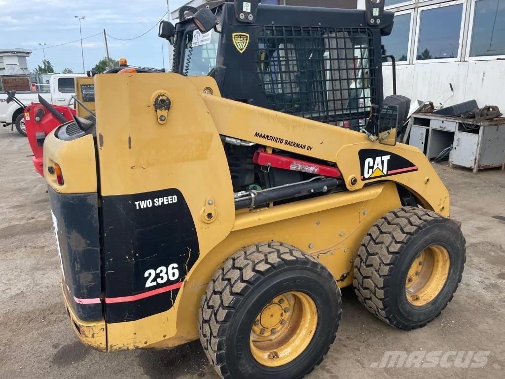 CAT 236 スキッドステアローダー