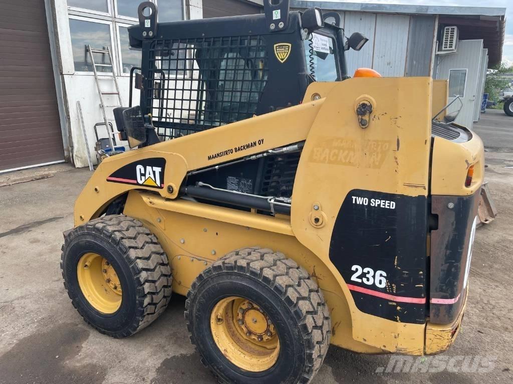 CAT 236 スキッドステアローダー