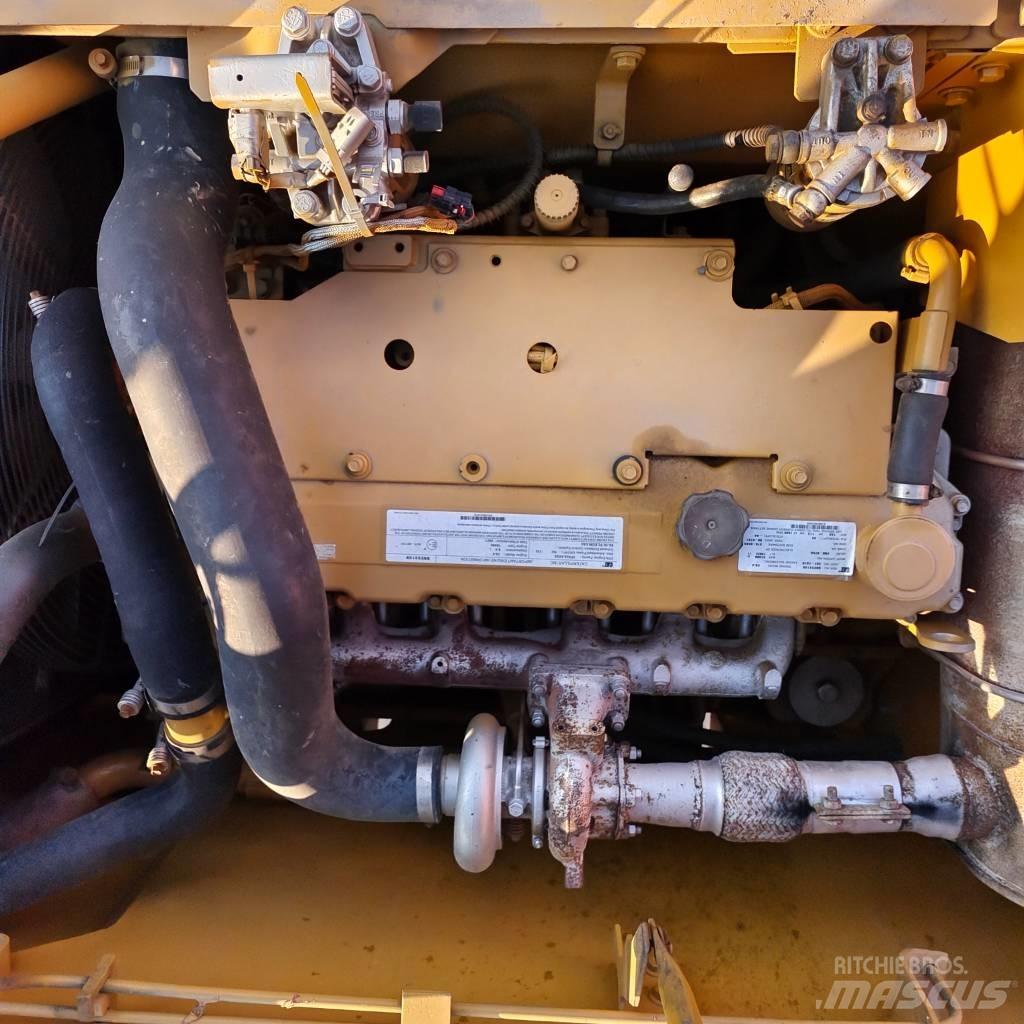 CAT 320 D 大型油圧ショベル12t以上（パワーショベル・ユンボ）