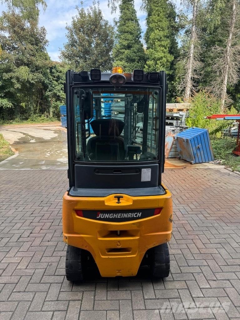 Jungheinrich EFG320 バッテリーフォークリフト