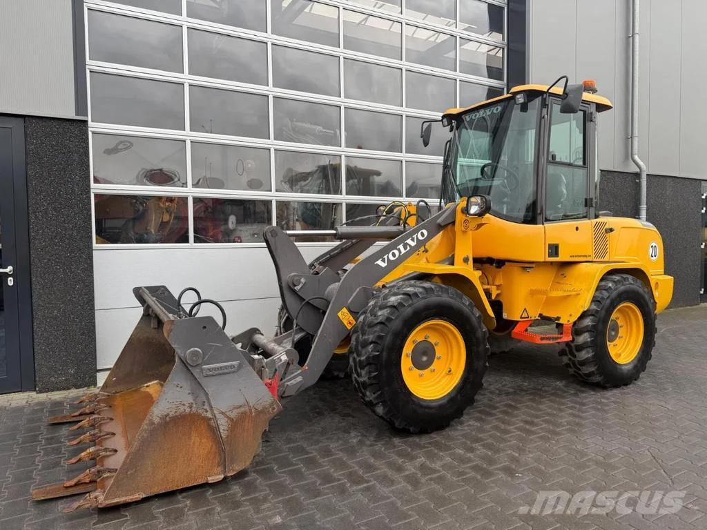 Volvo L30G ホイールローダー・タイヤショベル