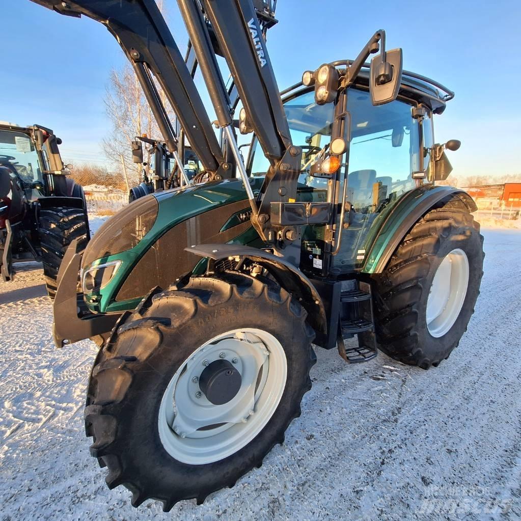 Valtra A114 MH4+L トラクター