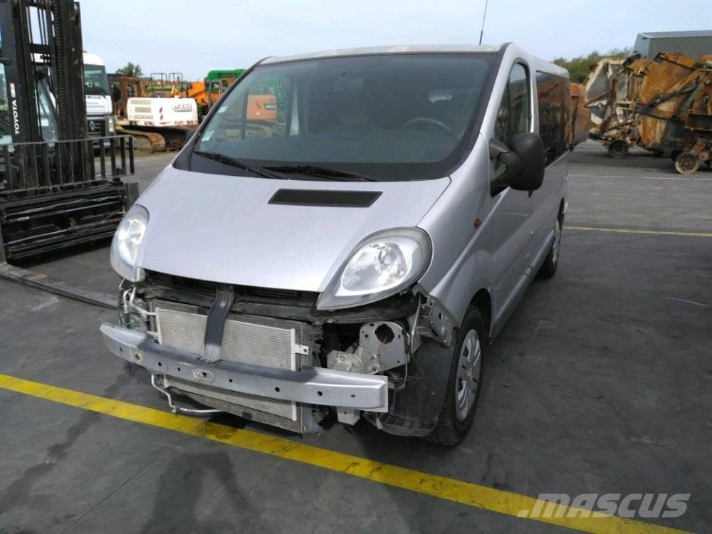 Opel Vivaro 1 マイクロバス