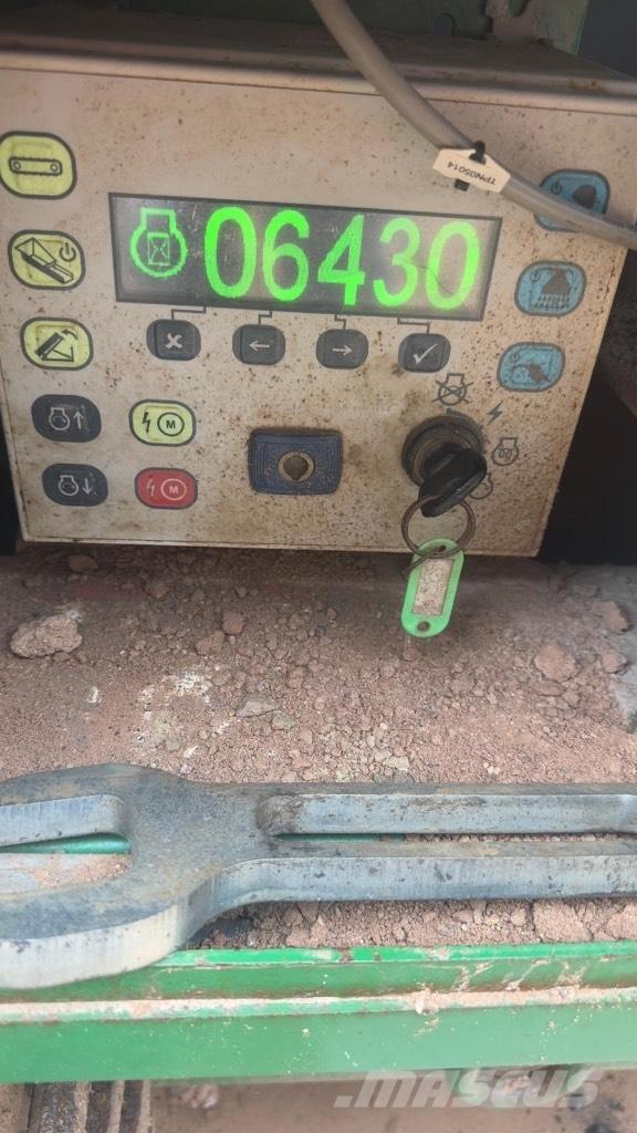 McCloskey 516RT 自走式スクリーン