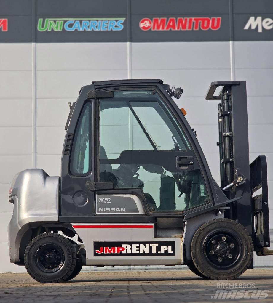 Nissan FGD02 A 32 Q LPGフォークリフト