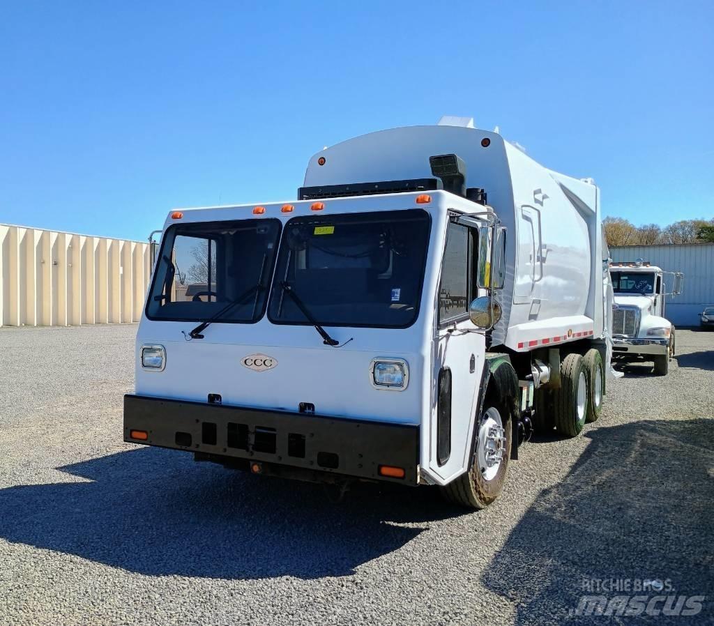  2011 Crane Carrier 塵芥車、パッカー車
