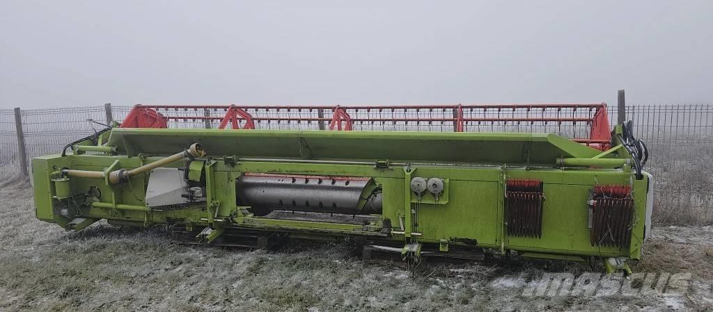 CLAAS Tucano 440 コンバイン