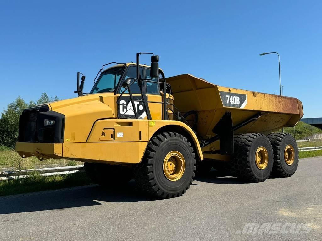 CAT 740B アーティキュレート式ダンプトラック