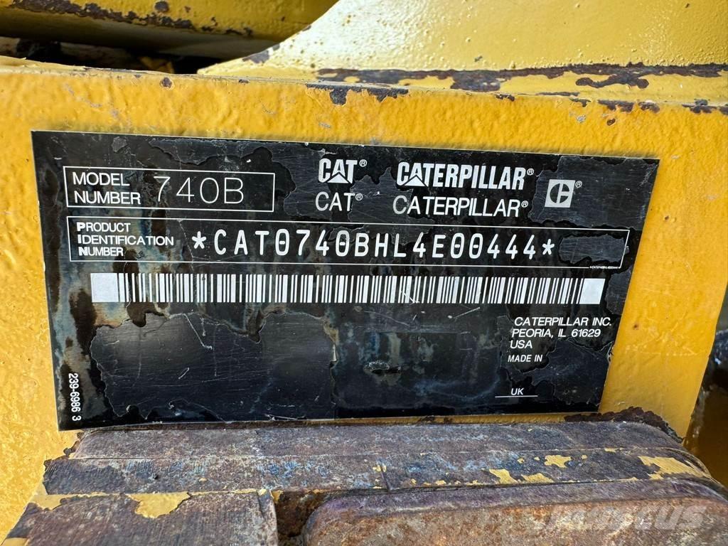 CAT 740B アーティキュレート式ダンプトラック
