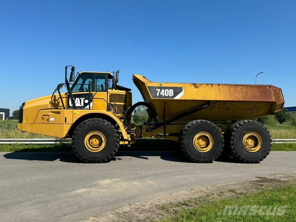 CAT 740B アーティキュレート式ダンプトラック