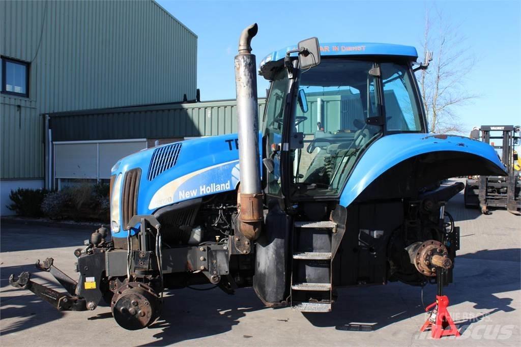 New Holland T8020 トラクター