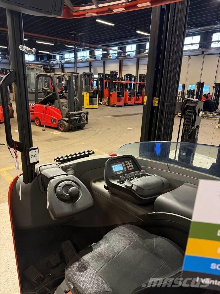 BT truck RRE 200HE リーチフォークリフト