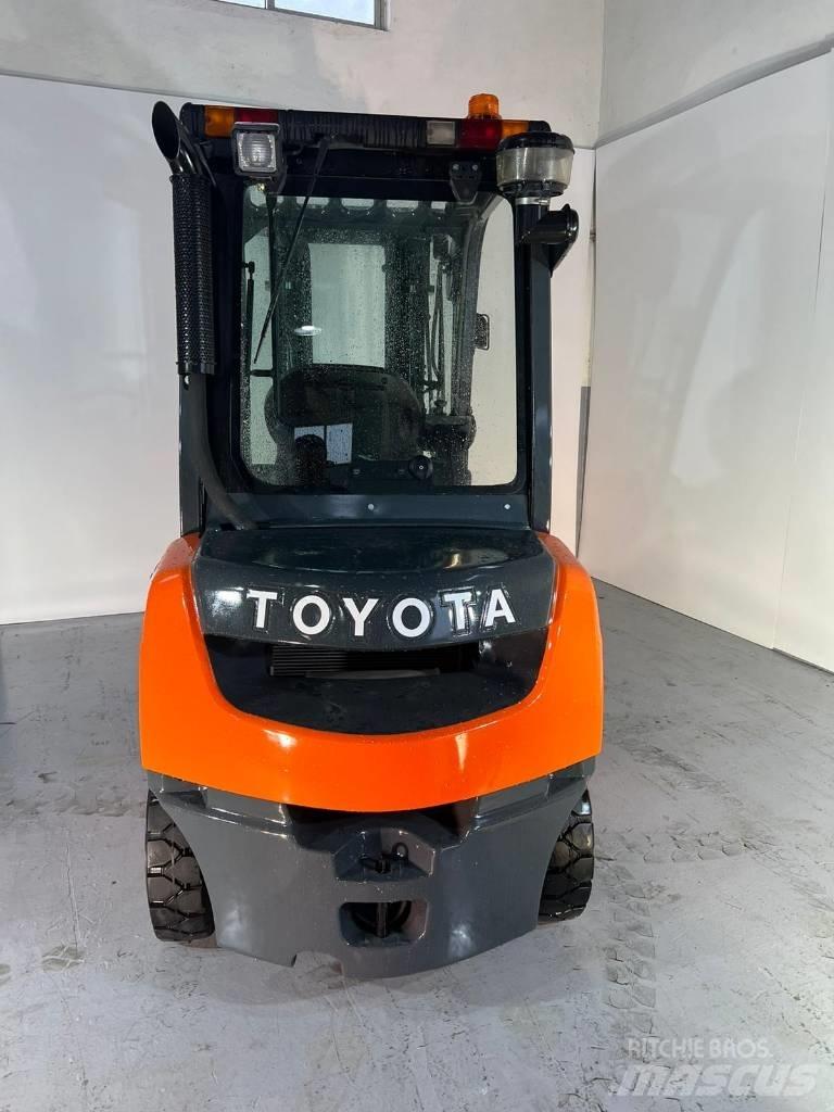 Toyota 02-8 FD F 25 ディーゼル・軽油