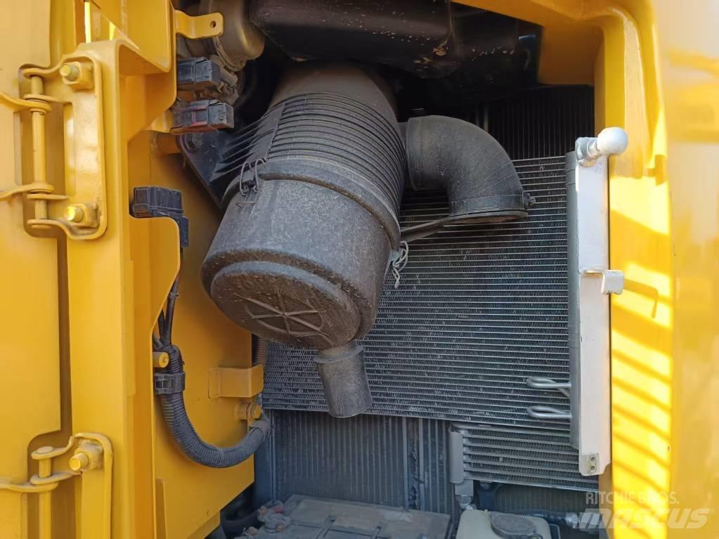 Komatsu PC138 中型油圧ショベル 7ｔ-12ｔ（ユンボ・パワーショベル・バックホー）